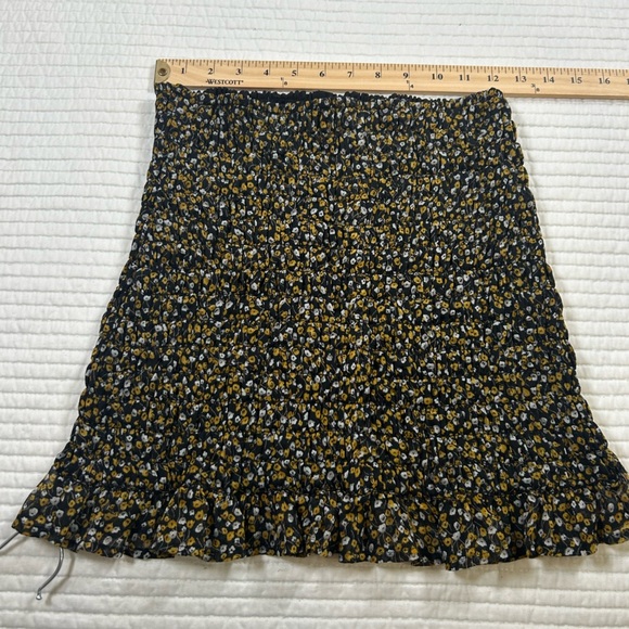 Cottagecore Black and Gold Floral Mini Skirt. Size Medium. - Picture 4 of 7